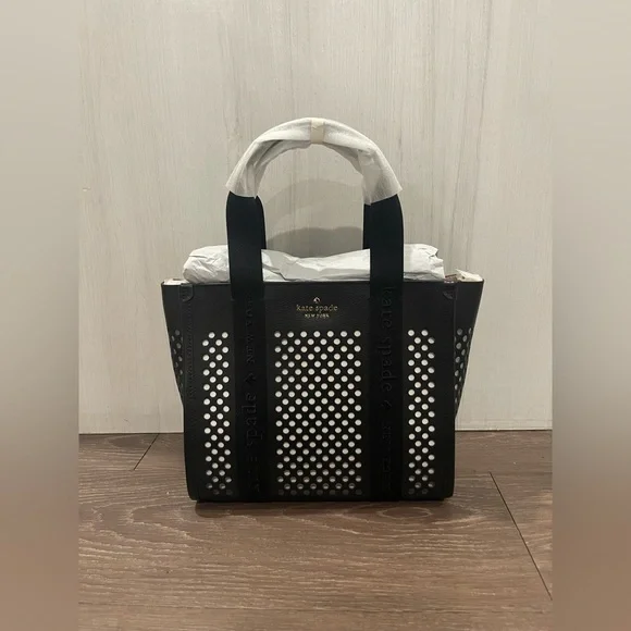 【国内発送】kate spade＊Kip Perforated Leather Small Tote Kate Spade New York Kip Perforated Leather Small Tote